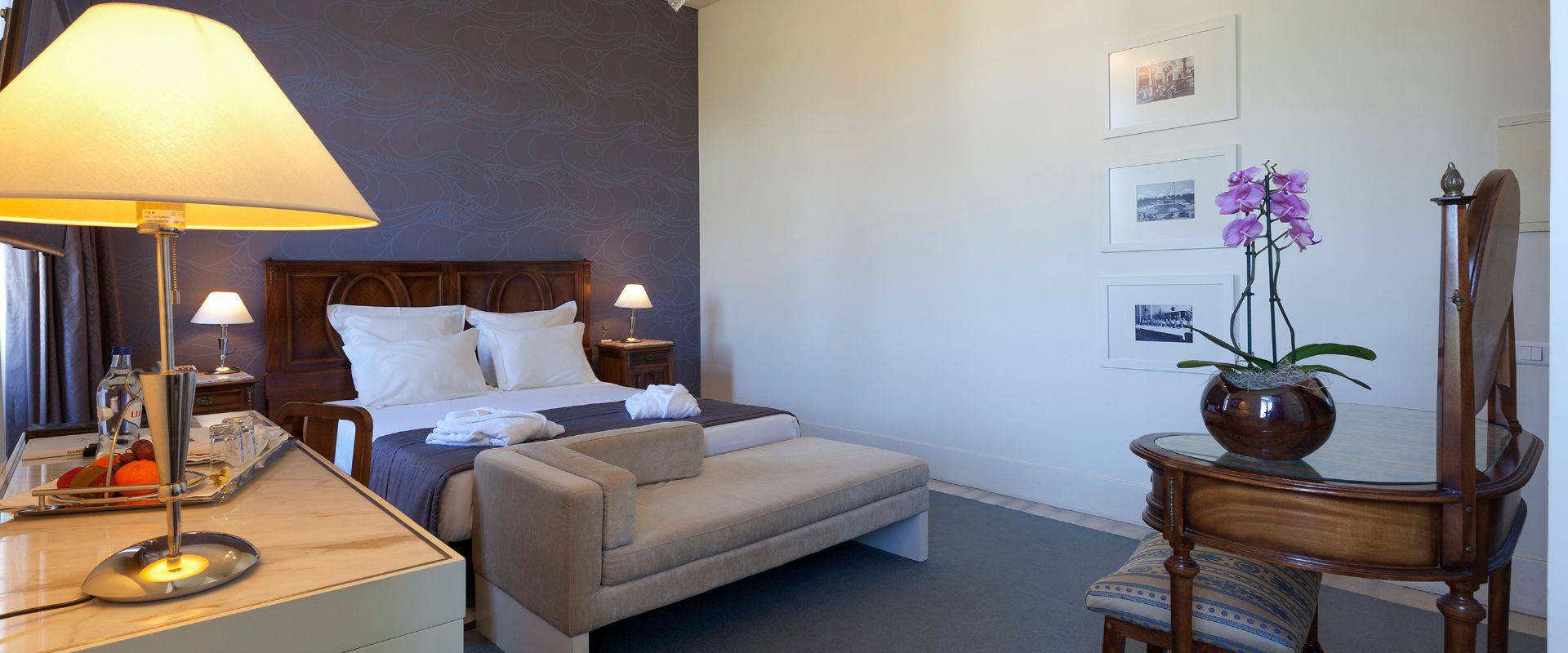 Classic room with two individual beds and interior pateo view  Curia Palace Hotel Coimbra