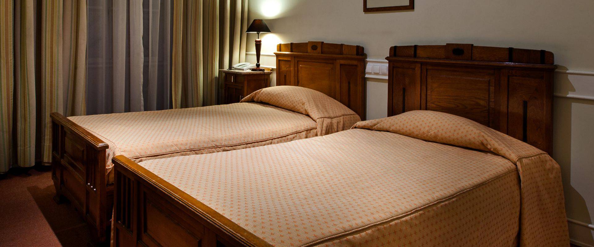 Classic room with extra bed  Métropole Hotel Lisbon