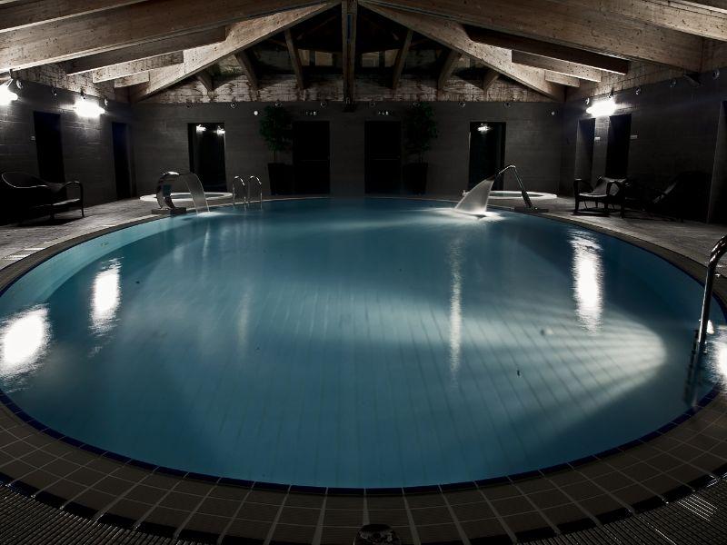 Piscina interior aquecida  Curia Palace Hotel Coimbra